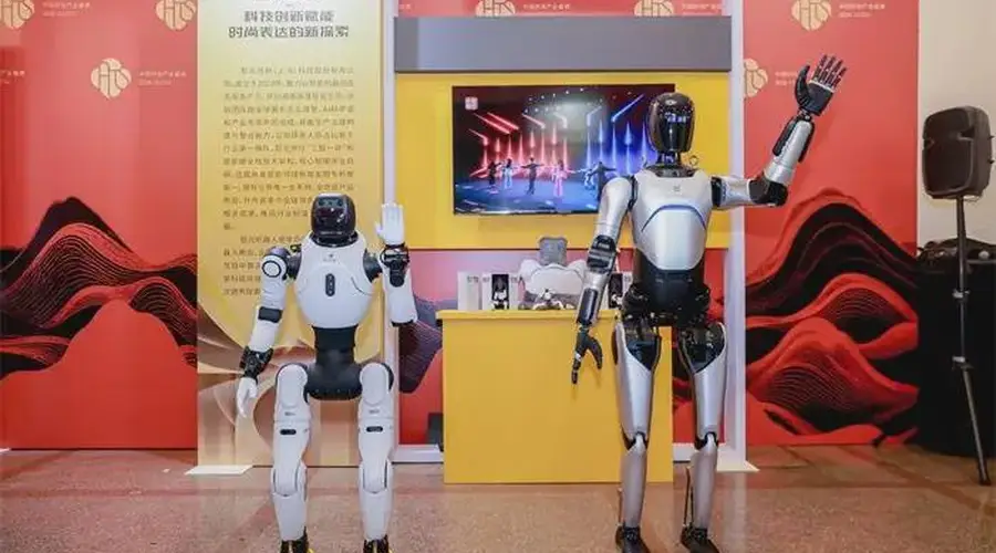 十大风尚镌刻城市美学坐标 2025-2026 年度“上海十大时尚事件荣誉推选”主题展惊艳亮相