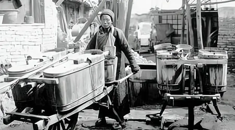 古代大城市的掏粪工有多横?划地盘抢粪道,平民百姓不敢惹