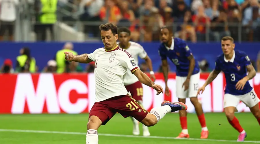 世界杯-亚马尔造点奥亚萨瓦尔罚中 西班牙半场1-0法国