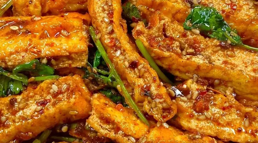 香菜拌豆腐外酥里嫩香辣过瘾的家常神仙吃法