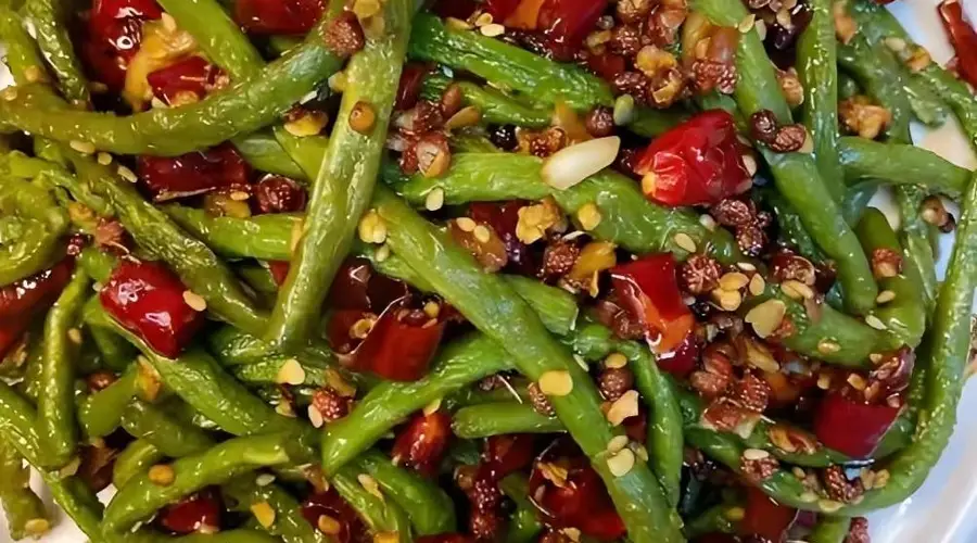下班10分钟搞定 这道木耳莴笋炒肉片滑嫩不柴成本低