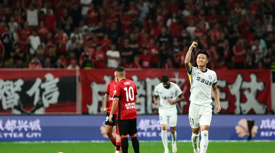 中超激战五连平 李昂破门送点韦世豪点射救主 成都蓉城1-1武汉三镇各拿一分