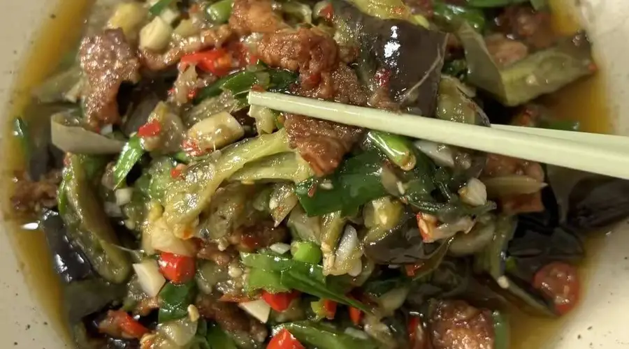 茄子炒肉:一口家常,半锅人间烟火气
