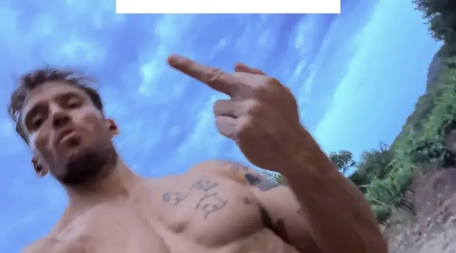 他好壮好有男人味，我好喜欢