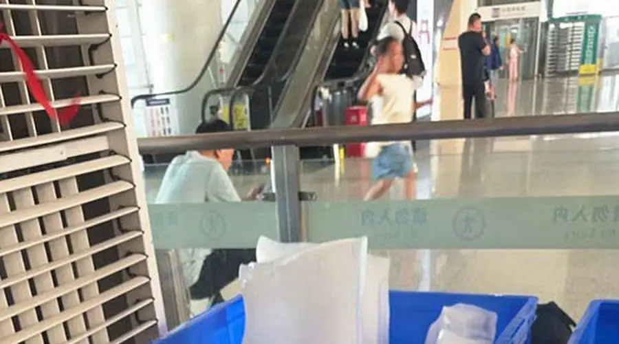 旅客吐槽郑州东站候车大厅似“蒸笼”，铁路郑州站致歉
