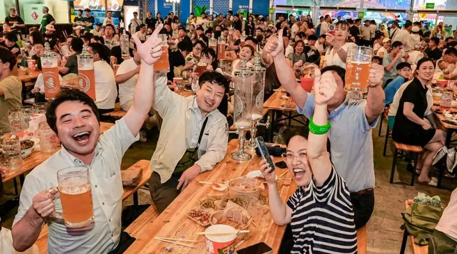 啤酒冷知识：泡沫与温度的奥秘
