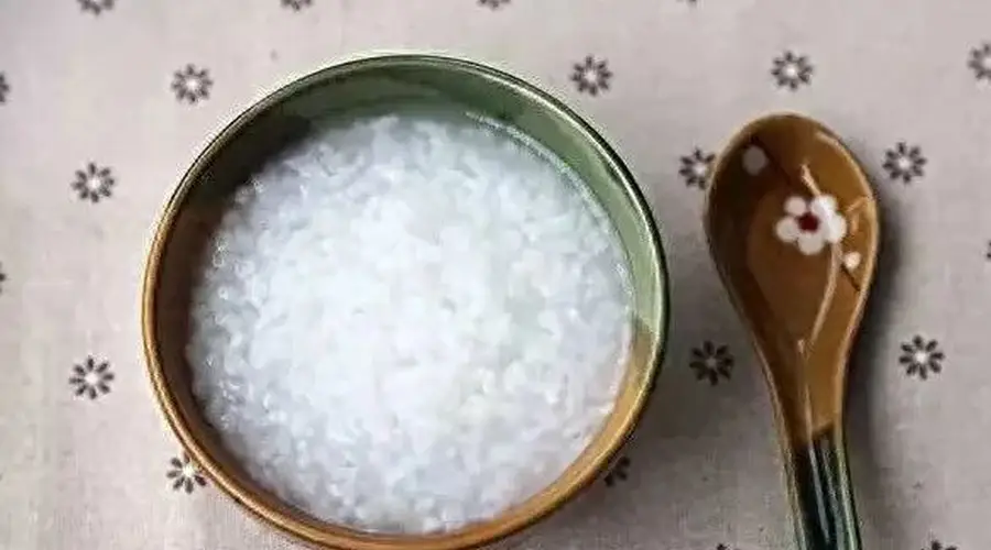 早餐为何不宜喝粥？医生：这几类食物早晨吃要谨慎
