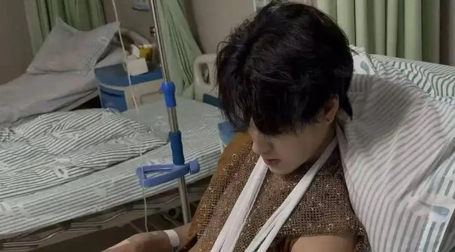 一级运动员兼职景区NPC掰手腕遭游客致伤 涉事游客失联仅付2万医疗费