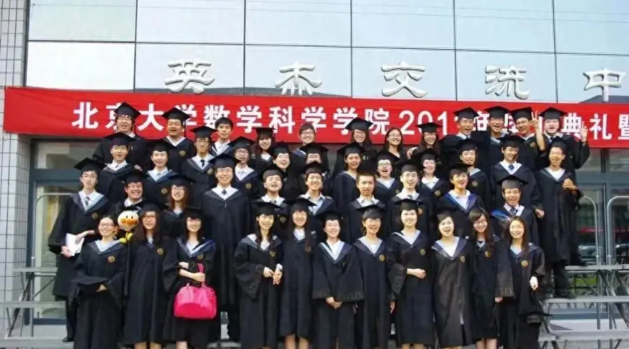 王虹求学谣言被澄清，网上为什么有编不完的爽文剧本？