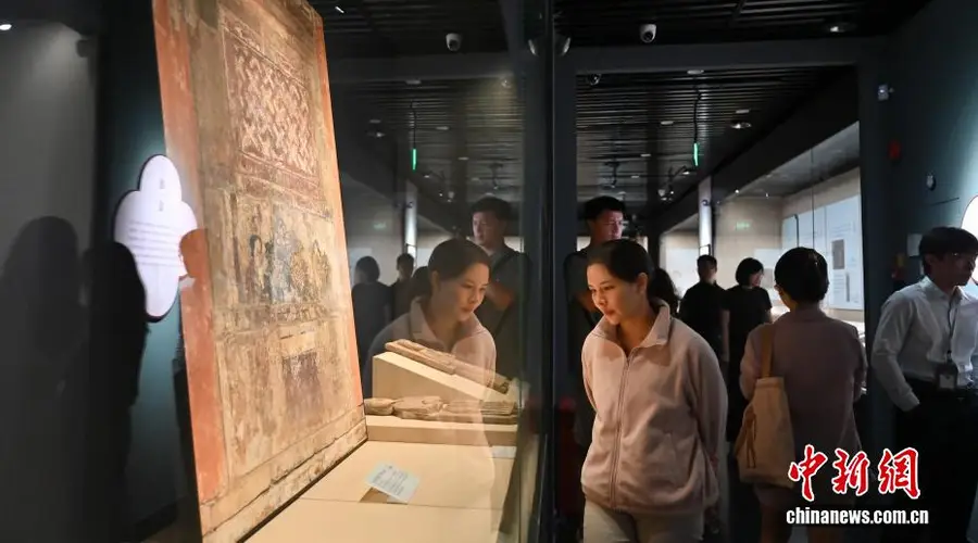 7月31日 宋金女性主题展广州开展 120余件文物勾勒闺阁外多面人生