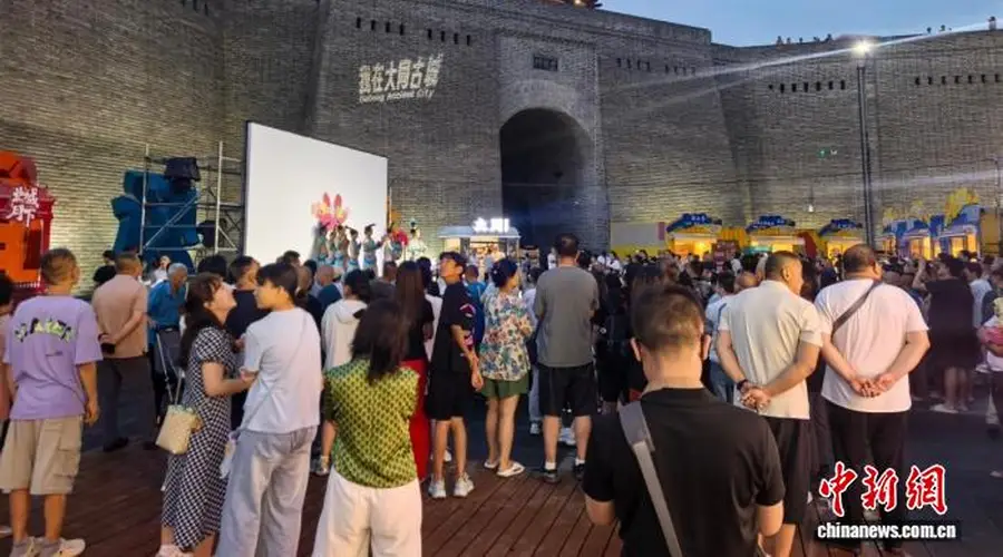 山西大同北城墙瓮城文博市集开市 打造古城夜游新场景