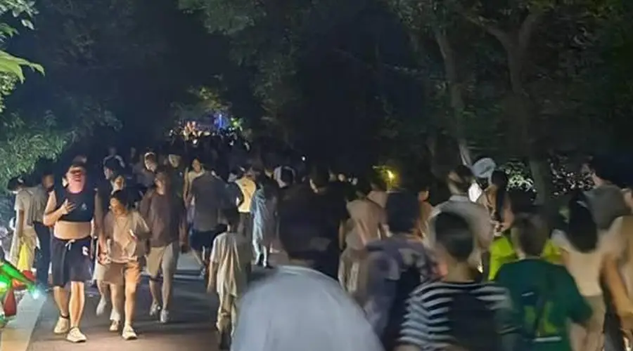 大蜀山夜间研学登山 请严守步道不闯密林保障安全