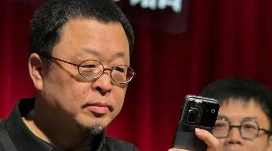 罗永浩曝行业动态 外国厂商开始借鉴国产手机创新成果