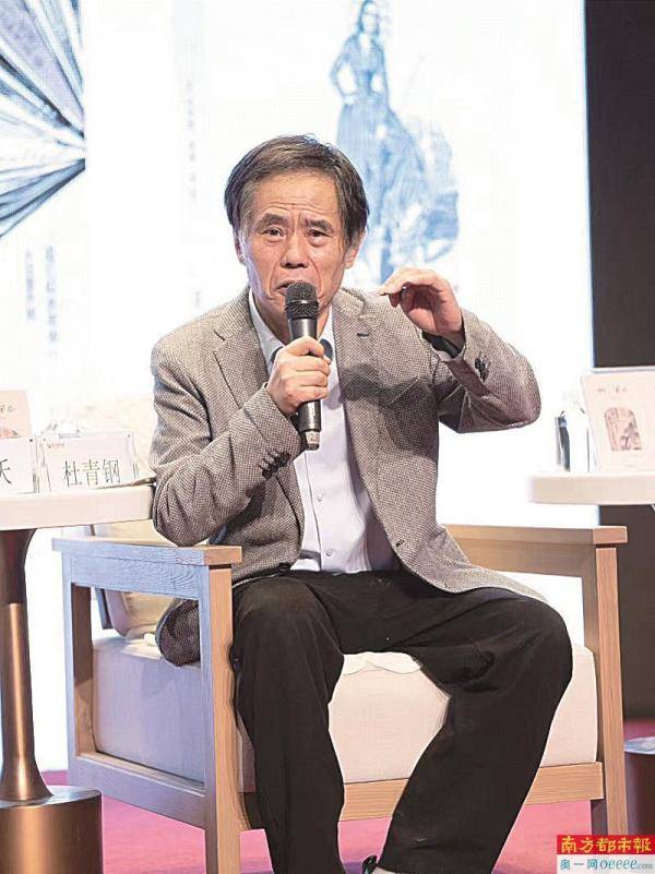 杜青钢：写微小说靠的是爆发力