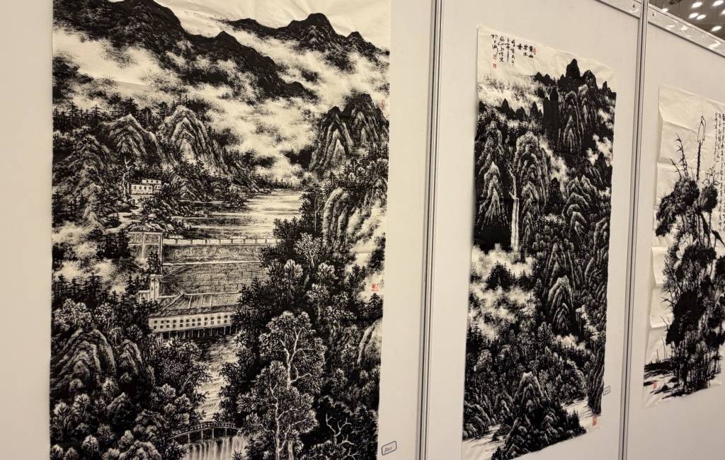 追随张仃17年，画家郭博展焦墨山水