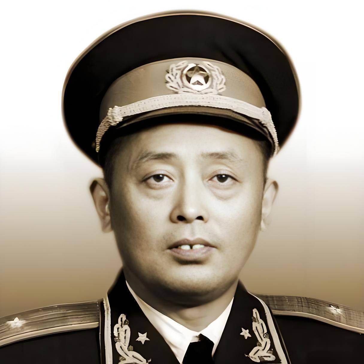 1949年，二野大军途经麻城，盲人老太拦路哭寻儿子，陈赓听完名字大笑：“那小子现在是我们的师长！”湖北麻城，1949年春天，晨色还未退尽。成千上万的解放军向南挺近，军队中步伐稳健，人马往来不绝。途中，没人注意的小路边，突然蹿出一个身影——衣服破碎、两眼全盲的老太太。她一手拄着光棍，...
