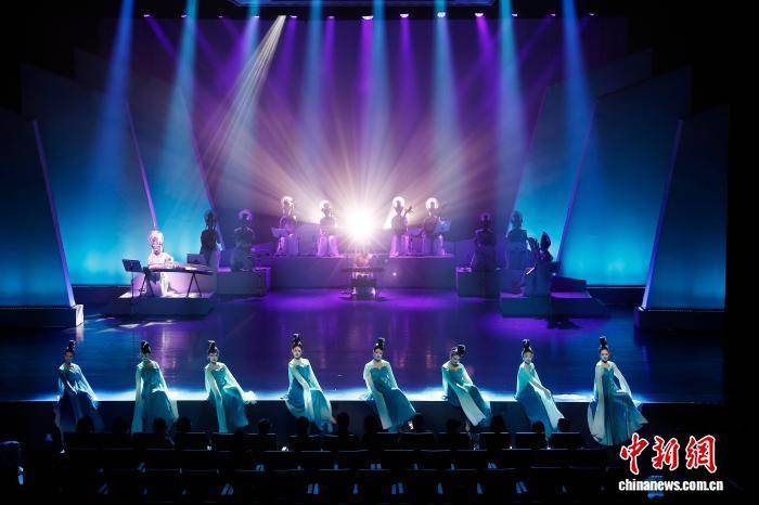 《乐动敦煌·盛世妙音》在上海YOUNG剧场上演