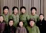 1973年,一名解放军首长的全家福,七个女儿皮肤白皙,颜值很高!
