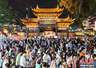南京秦淮风光带迎来夜游人潮