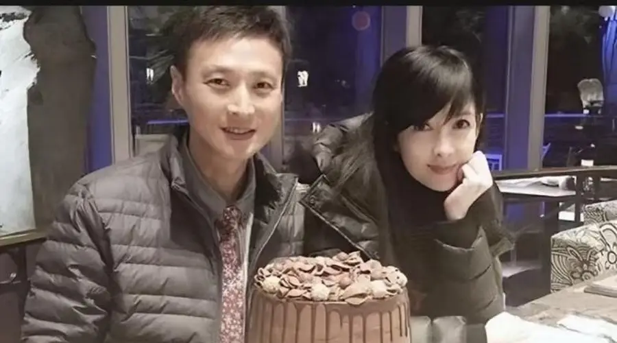 被戴8次绿帽子,三次被捉奸在床,这就是我们“玉女”守卫的爱情