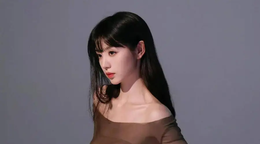 田曦薇晒出盛夏清凉写真,当可爱与性感结合,诠释轻熟美丽
