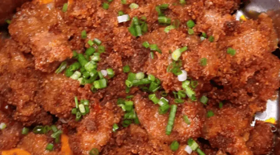 软烂的粉蒸肉,油脂适中,一口品尝江南烟火风味