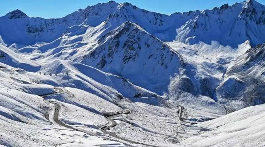 沉浸式体验——从花海到雪山:伊犁那拉提、喀拉峻、赛里木湖与独库公路的七日深度游攻略