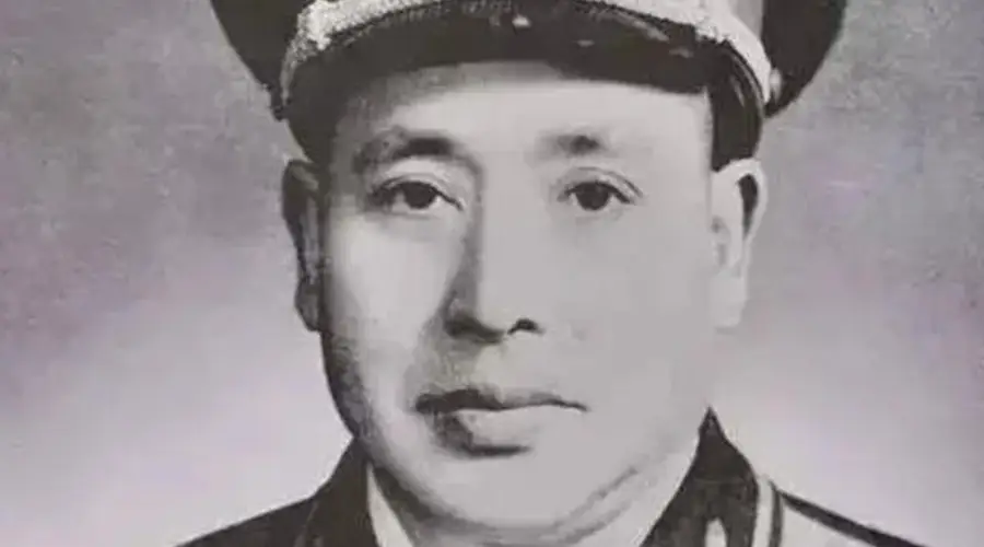 彭德怀出事后,抗美援朝时被他骂过的开国中将,把废纸篓扣他头上