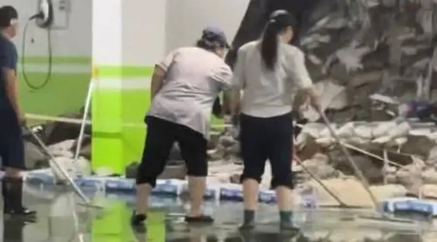小区地库墙体暴雨中坍塌露出大量生活垃圾?沈阳官方通报