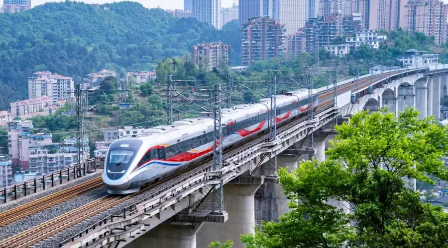 暑期避暑新选择!贵州增开“锦绣山河·多彩贵州号”紫色旅游专列