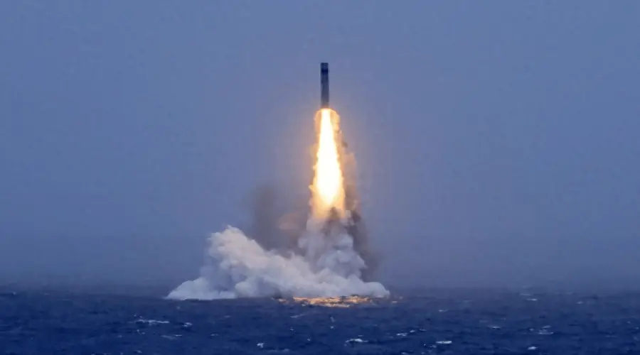 外媒关注：巨浪导弹试射成功 近海射程可覆盖美本土