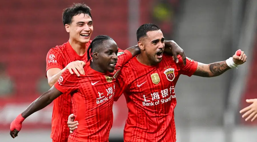中超海港2-0胜申花 莱昂纳多破门李新翔建功