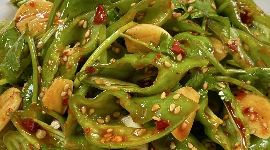 下班疲惫别开火 复刻奶奶的凉拌辣椒香菜就着白粥吃光