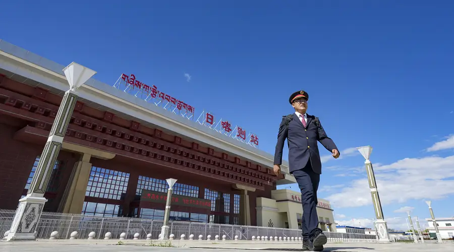 次仁的“天路”:一个藏族青年的铁路梦