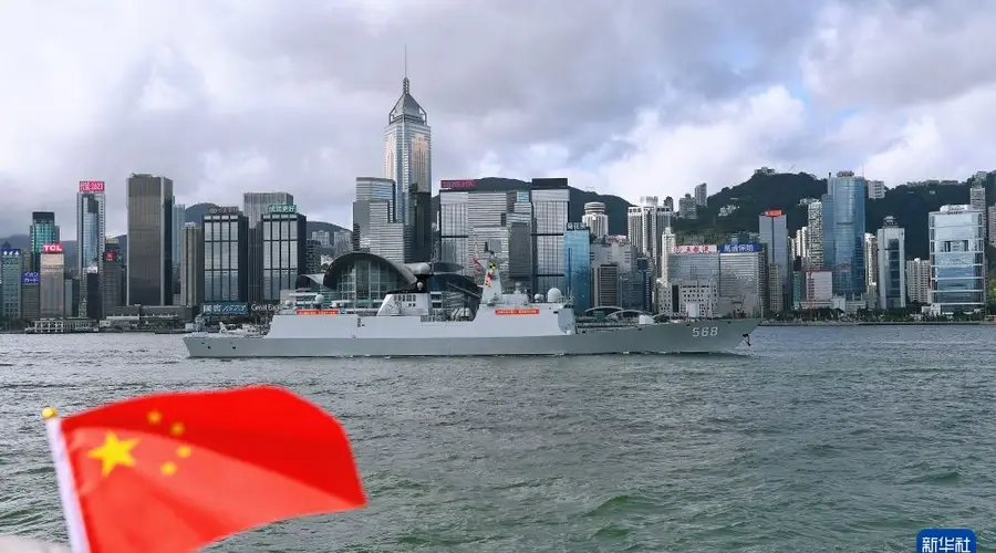 海军舰艇编队抵达香港