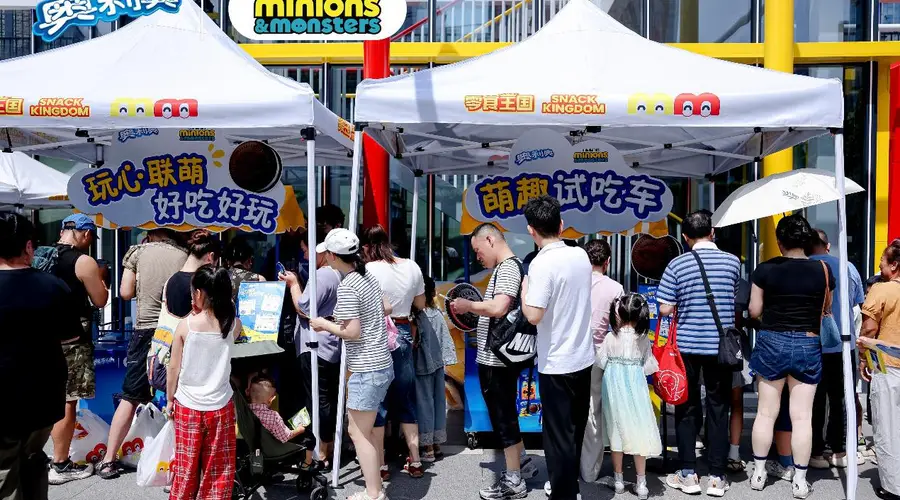 小黄人萌趣快闪登陆长沙零食王国,奥利奥开启沉浸式暑期奇遇