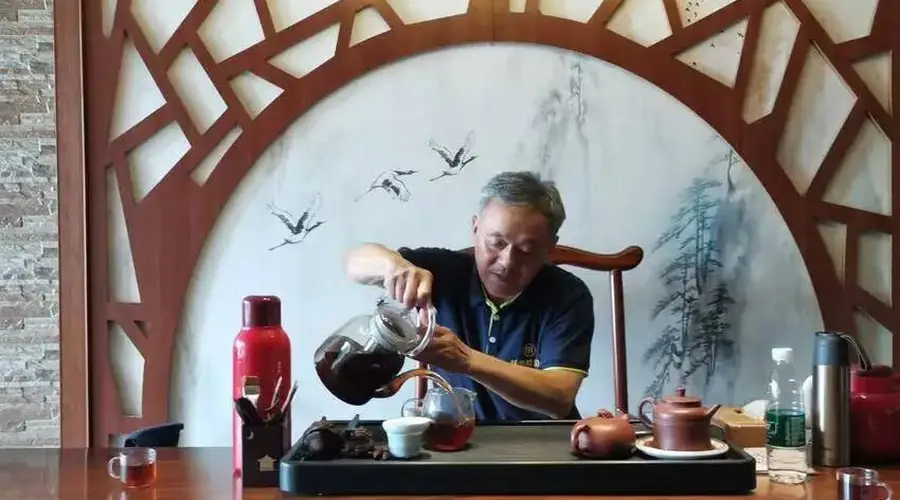 茶香袅袅伴人生——访赵李桥砖茶制作技艺第四代传承人甘多平