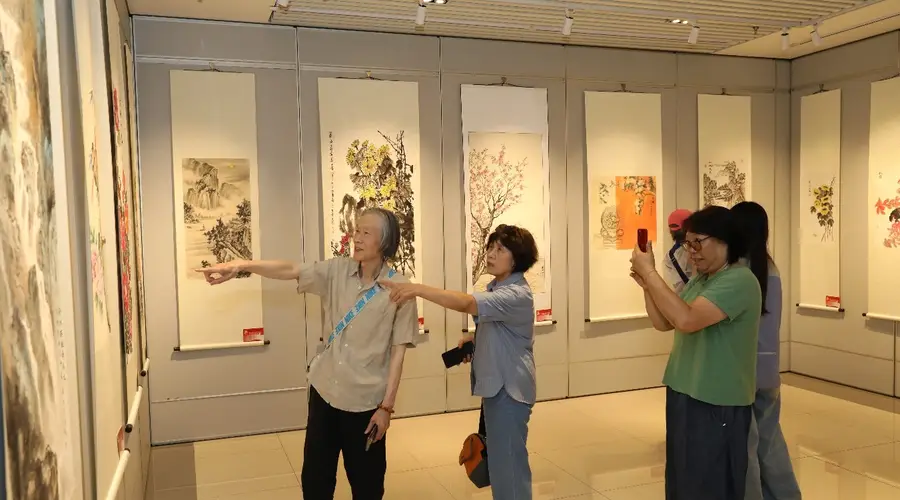 141幅佳作亮相东城群众美术书法展 AI绘画“参展”成亮点