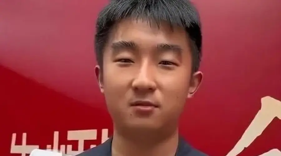 从“迈巴赫少爷”到北大最高奖学金得主:看完他的故事,我顿悟了什么是真正的“富养”