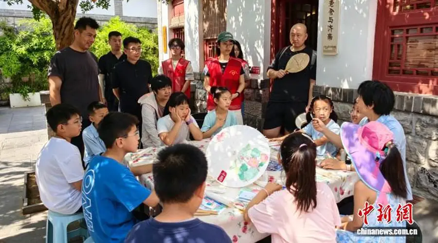 （文化中国行）“跟着作家去旅行” 中国暑期游渐兴多元文化路径