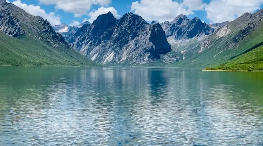 青海果洛:择机依法依规有序开放年保玉则