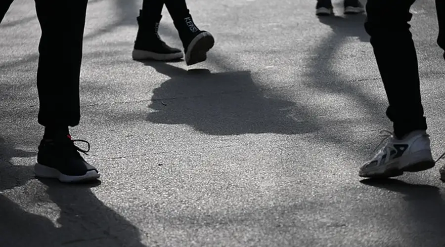 内蒙古16岁少年凌晨在街头被捅杀：不和狠人斗狠，不与恶人比恶