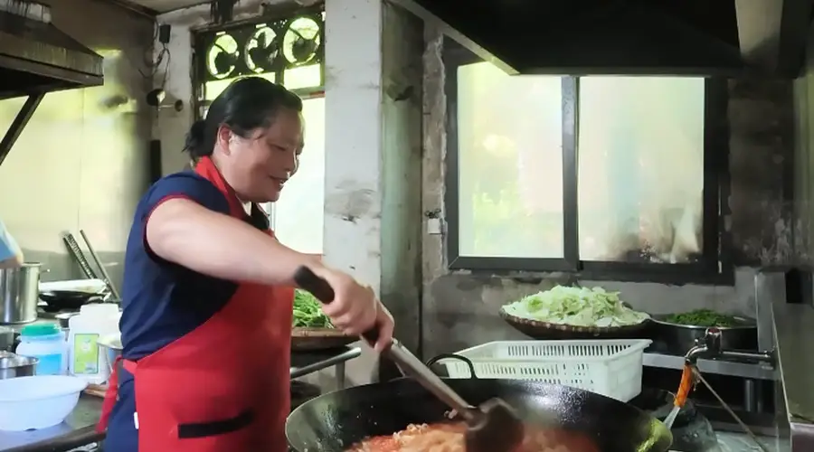 清凉包鸾“热”起来！乡村避暑游释放夏日消费活力