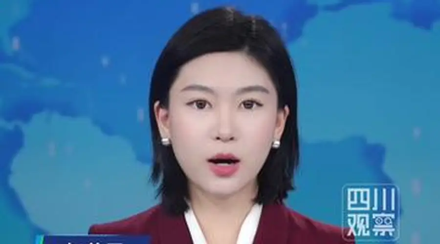重庆綦江傍晚云层翻卷如龙似哥斯拉，拍摄者称震撼持续二十分钟