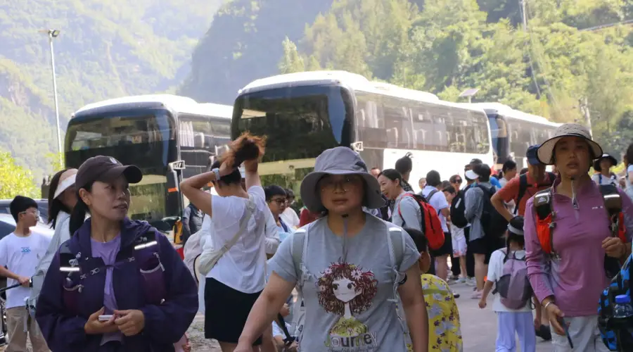 深山土货走俏：明中乡徒步经济激活乡村增收新路