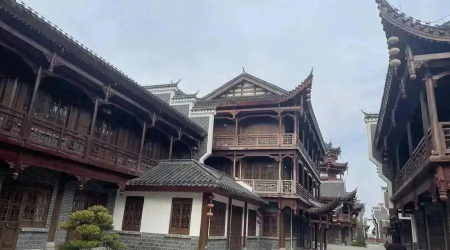 全国古镇集体衰败:地产泡沫破灭后的空巷与反思