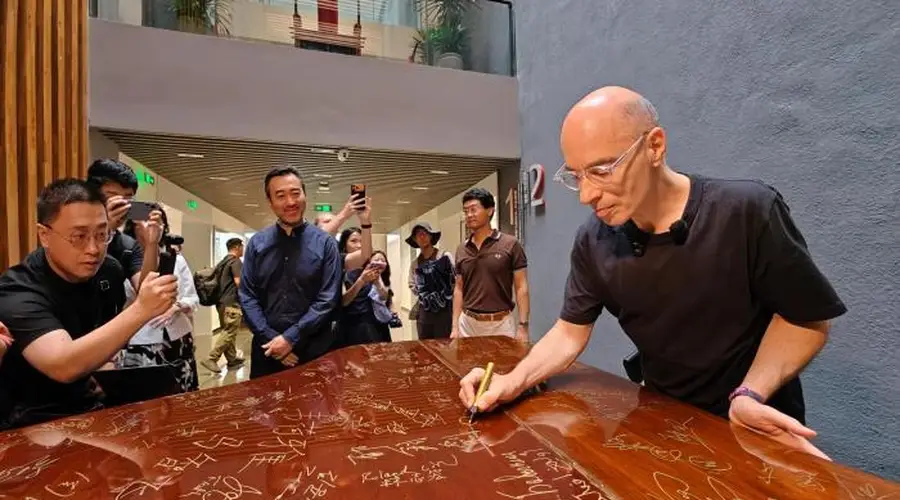 7月23日中法桥梁上的文学对话在天大开启 法国作家韦尔贝与冯骥才对谈交流