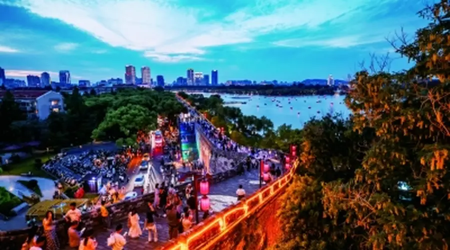 南京夜经济升温 三大国家级夜间文旅集聚区成游客打卡热点