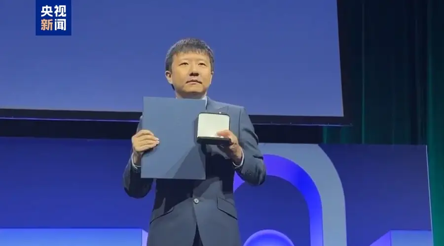 丘成桐邀王虹邓煜回国任教 两人数学天赋与多元爱好引关注