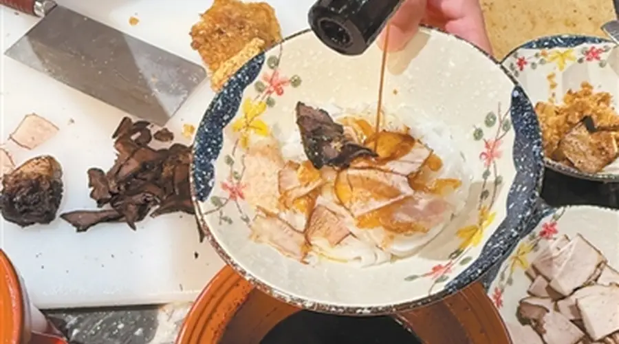 去漓江赏山水 嗦桂林干拌米粉尝鲜